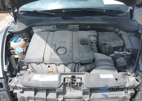 2013 Volkswagen Beetle 2.5L Entry из США, поврежденный, VIN 3VWFP7AT7DM616981